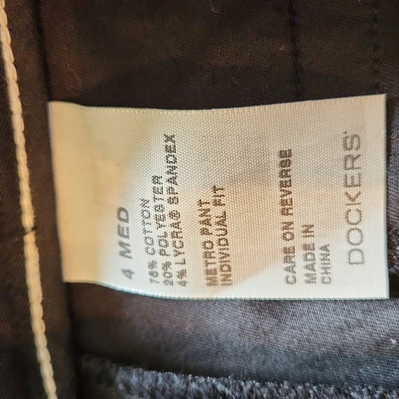 Dockers Mid-Rise Curvy Metro Pant Individual Fit - Picture 4 of 7